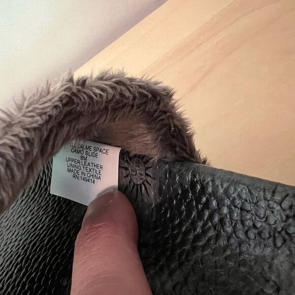 NEW Johnny Was Calme green leather space camo fur lined slip on slide sandals 8M - Picture 5 of 7